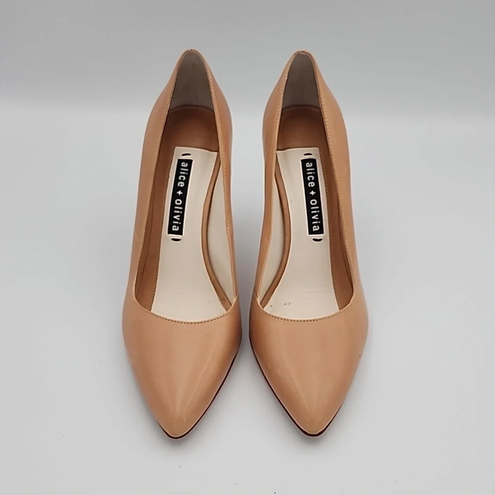 ALICE + OLIVIA Tan Pumps with Whipstitched Detail Self-covered Heels - Picture 1 of 7